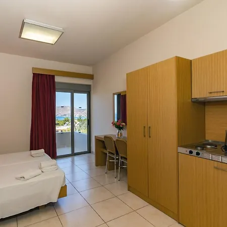 Lia Apartahotel